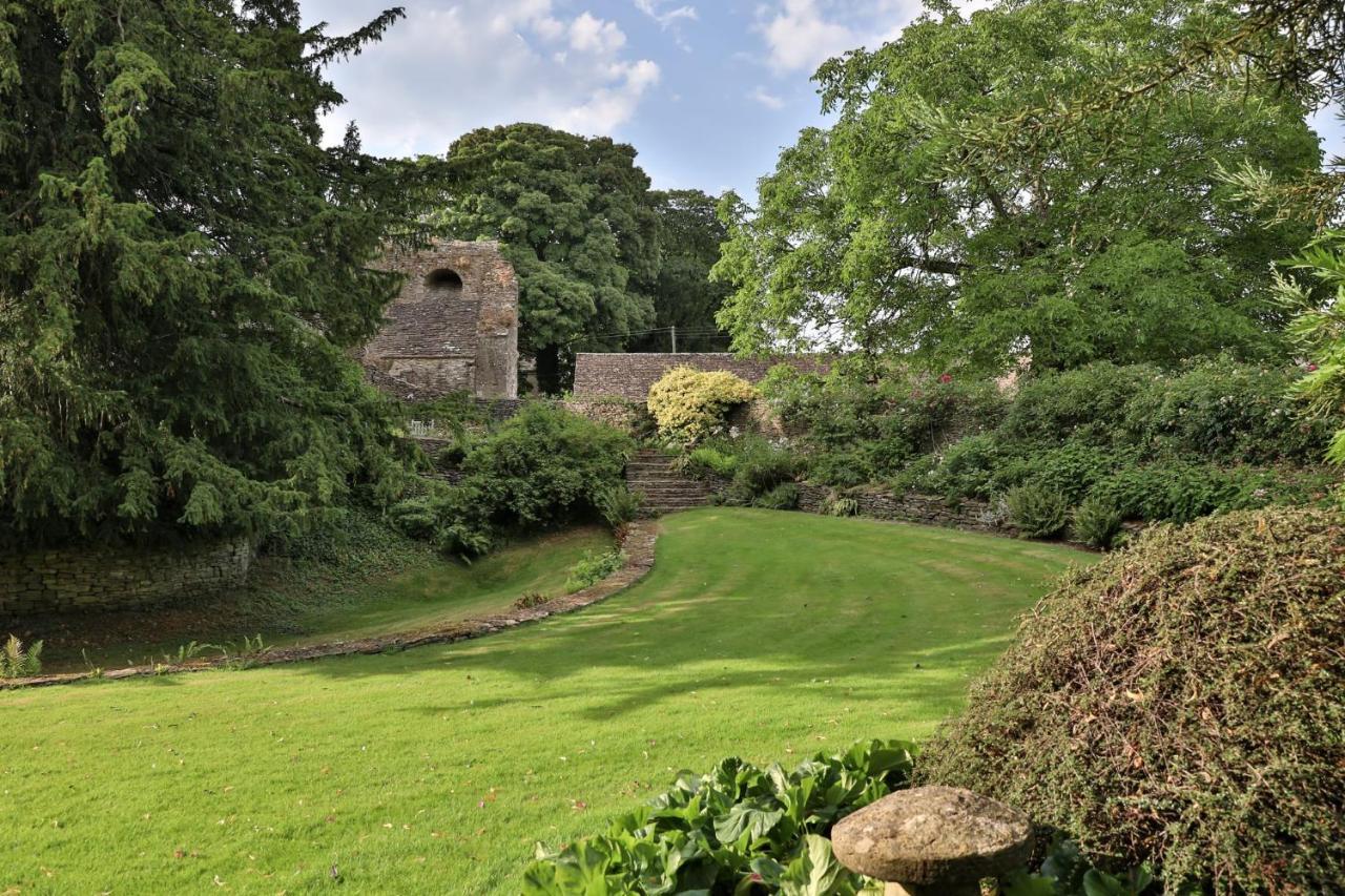 The Bothy Beverston Castle Tetbury Exterior photo