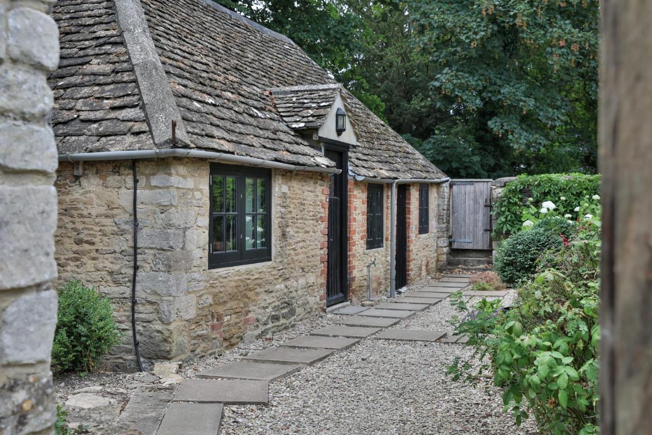 The Bothy Beverston Castle Tetbury Exterior photo